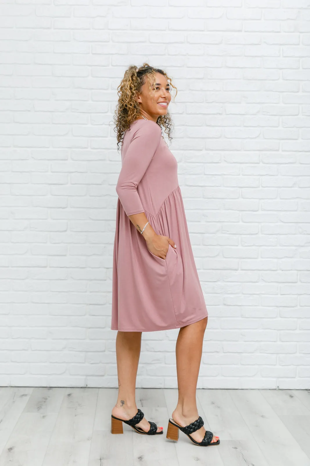 *Online Exclusive* Weekender Dress In Mauve